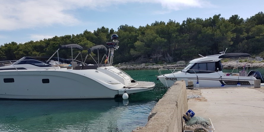 Bavaria Deep Blue 46