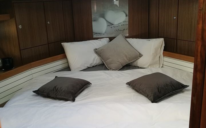 Bavaria Deep Blue 46