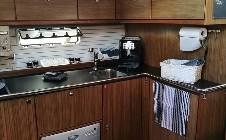 Bavaria Deep Blue 46