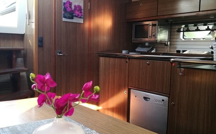 Bavaria Deep Blue 46