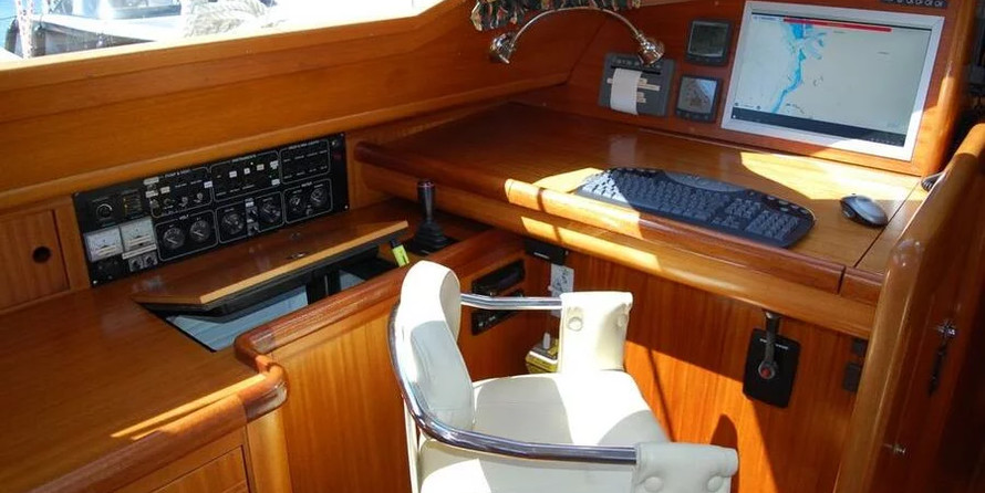 Broward 80 pilot house