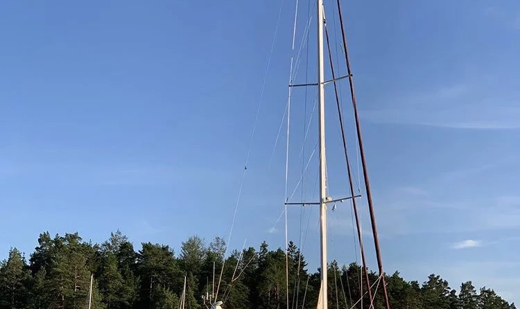 Broward 80 pilot house