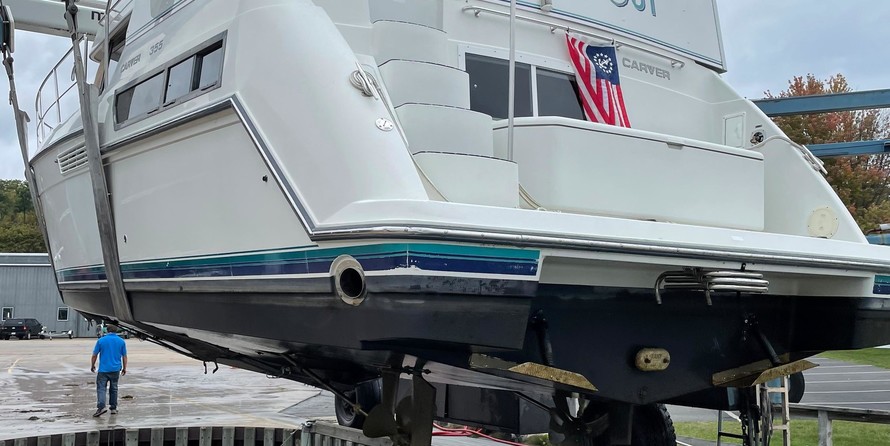 Carver 355 Aft Cabin