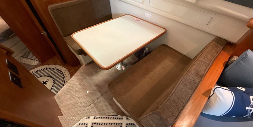 Carver 355 Aft Cabin