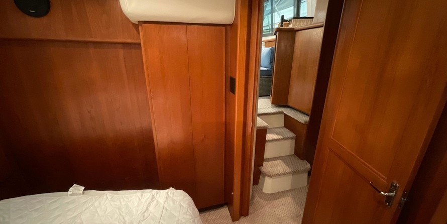Carver 355 Aft Cabin