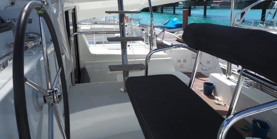 Lagoon 42