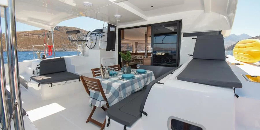 Lagoon 42