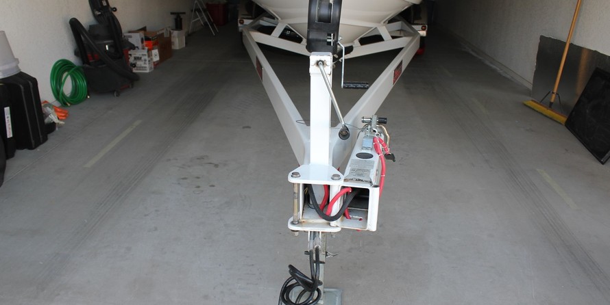 Pro-line 2950 mid cabin