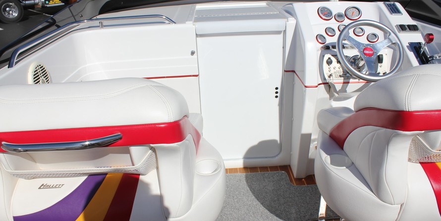 Pro-line 2950 mid cabin