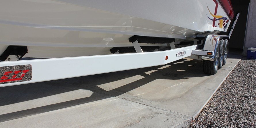 Pro-line 2950 mid cabin