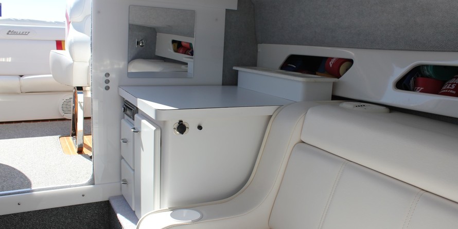 Pro-line 2950 mid cabin