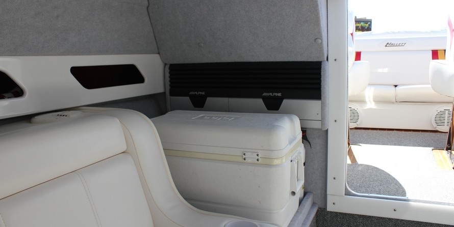 Pro-line 2950 mid cabin
