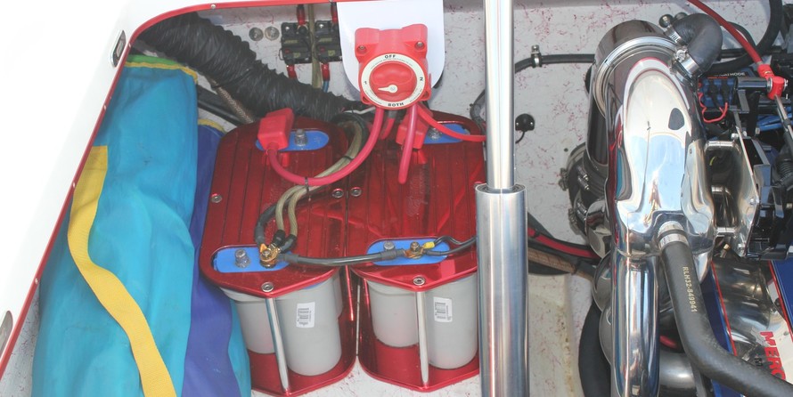 Pro-line 2950 mid cabin