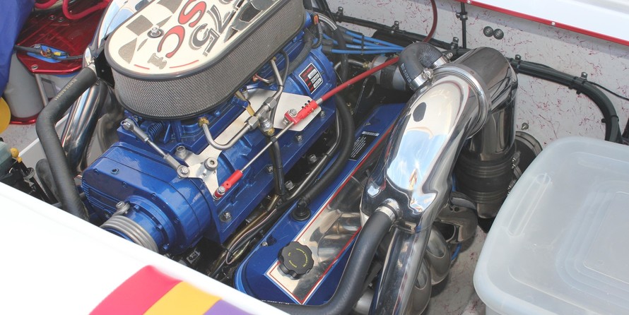 Pro-line 2950 mid cabin