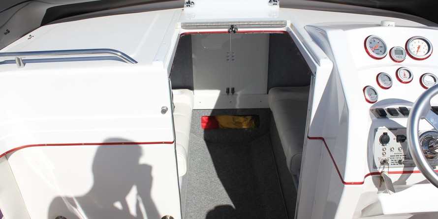 Pro-line 2950 mid cabin