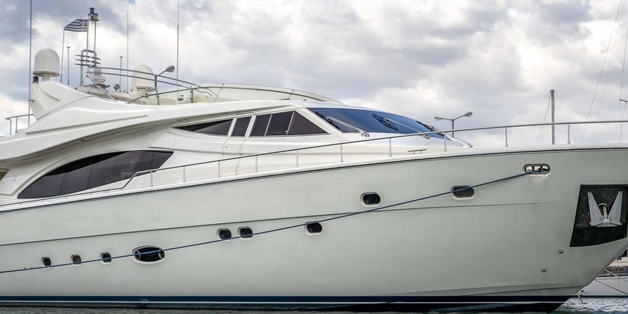 Ferretti 880