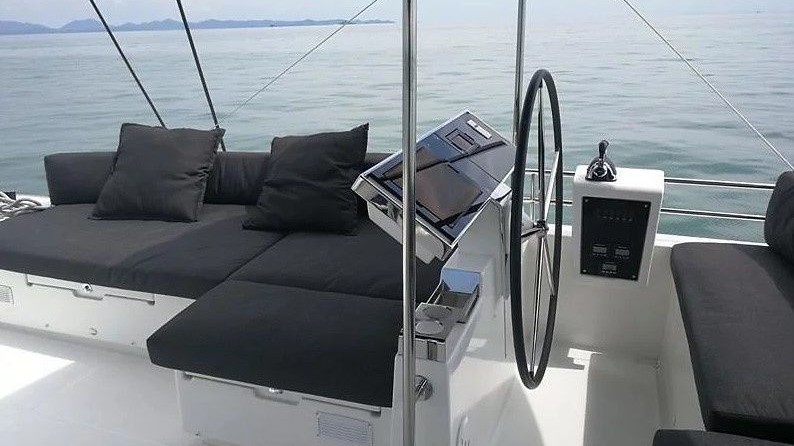 Lagoon 620