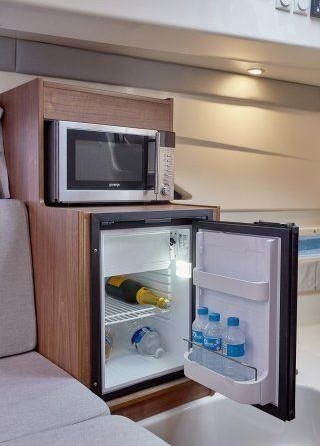 Quicksilver Activ 875 Sundeck