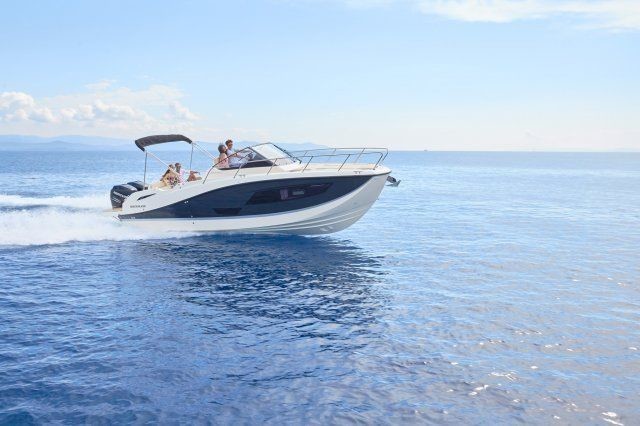 Quicksilver Activ 875 Sundeck