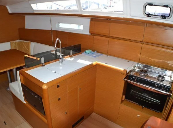 Jeanneau Sun Odyssey 379