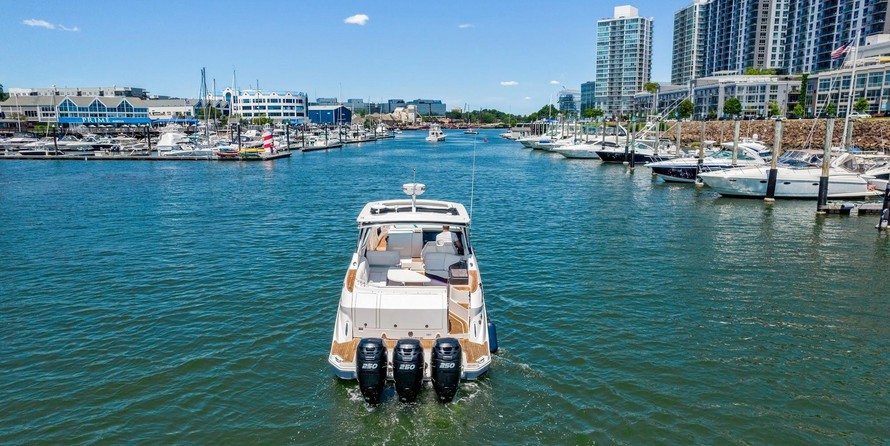 Sea Ray Sundancer 320 OB