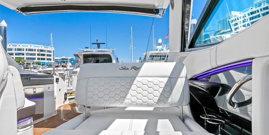 Sea Ray Sundancer 320 OB