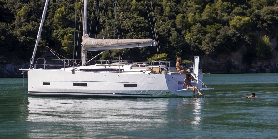 Dufour 390