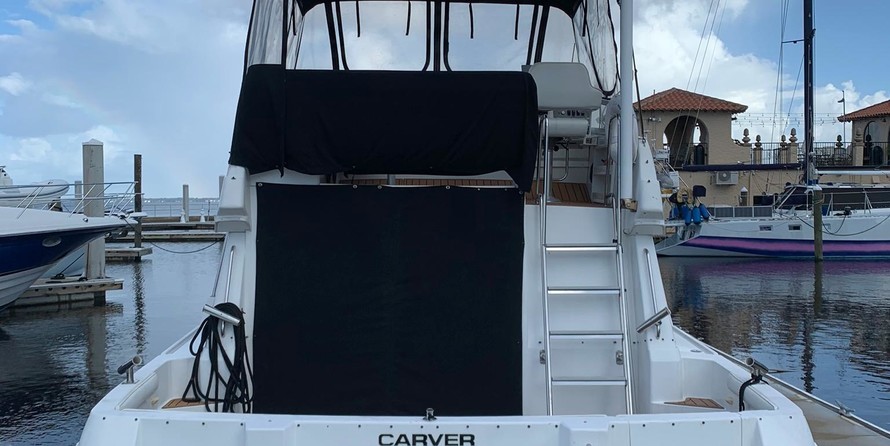 Carver 374 Voyager