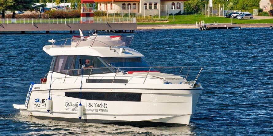 Platinum 989 Flybridge