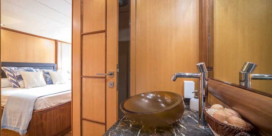 Overmarine Mangusta 72