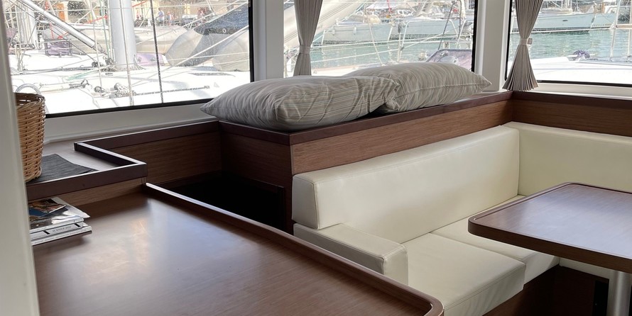 Lagoon 42