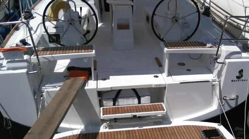 Oceanis 38