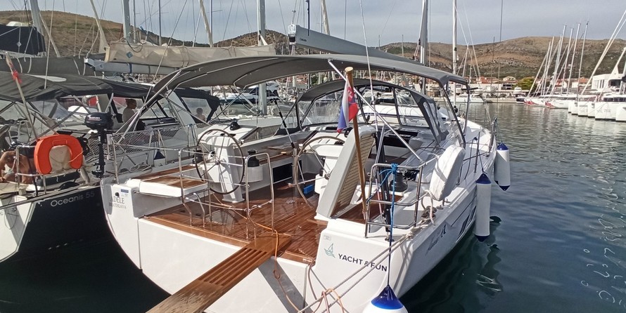 Hanse 548