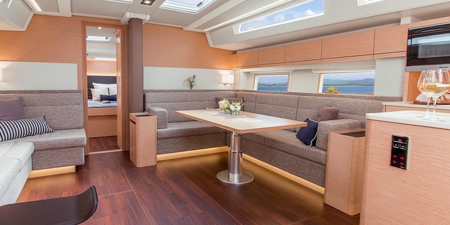 Hanse 548