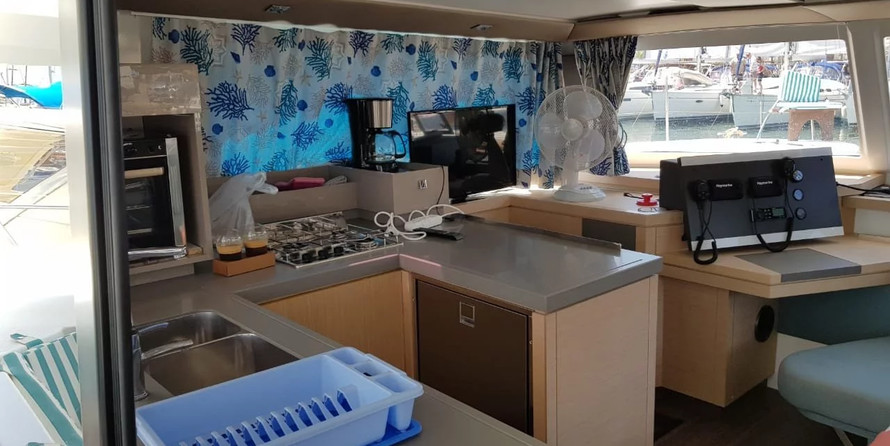 Fountaine Pajot Astrea 42