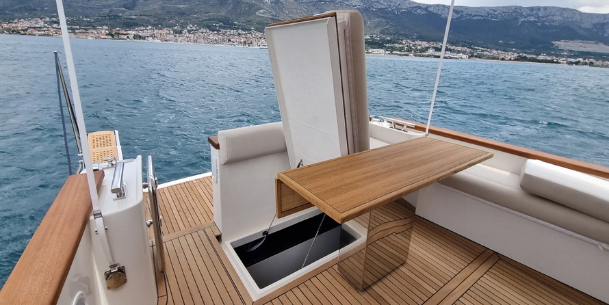 Monachus yachts Issa 45