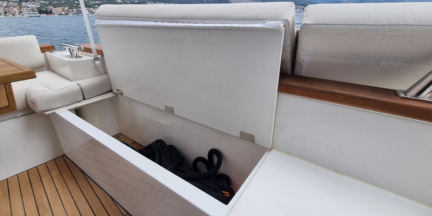 Monachus yachts Issa 45