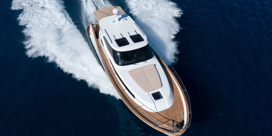 Monachus yachts Issa 45