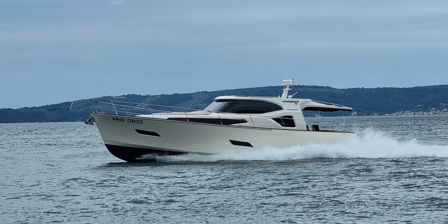 Monachus yachts Issa 45