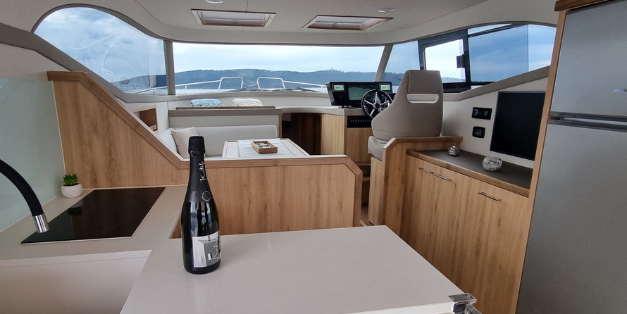 Monachus yachts Issa 45