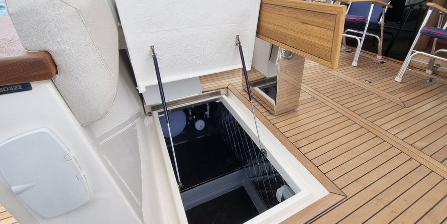 Monachus yachts Issa 45