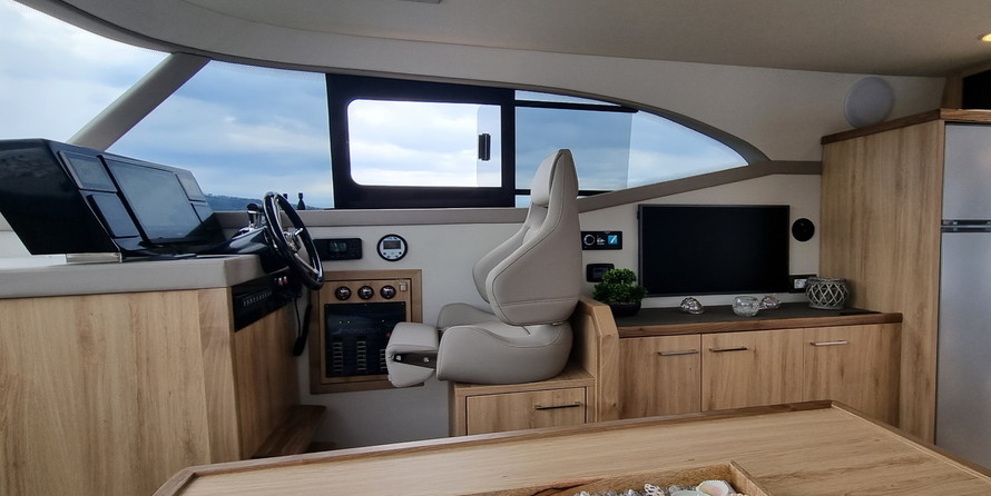 Monachus yachts Issa 45