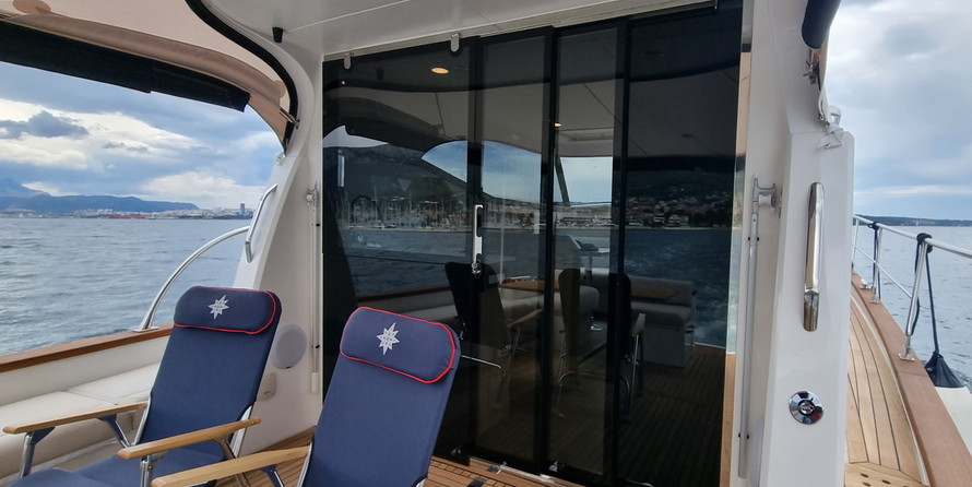 Monachus yachts Issa 45