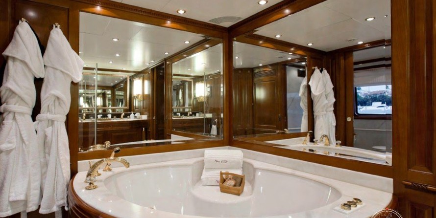 Benetti 100