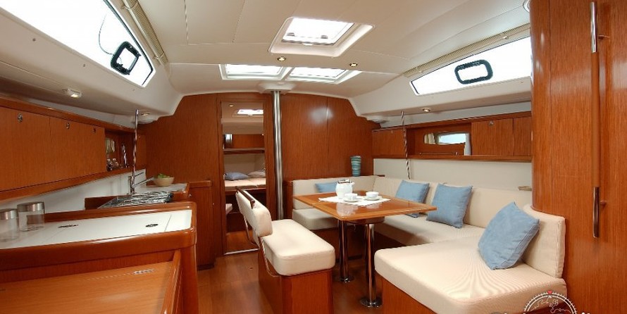 Beneteau Oceanis 43