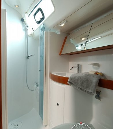 Beneteau Oceanis 43