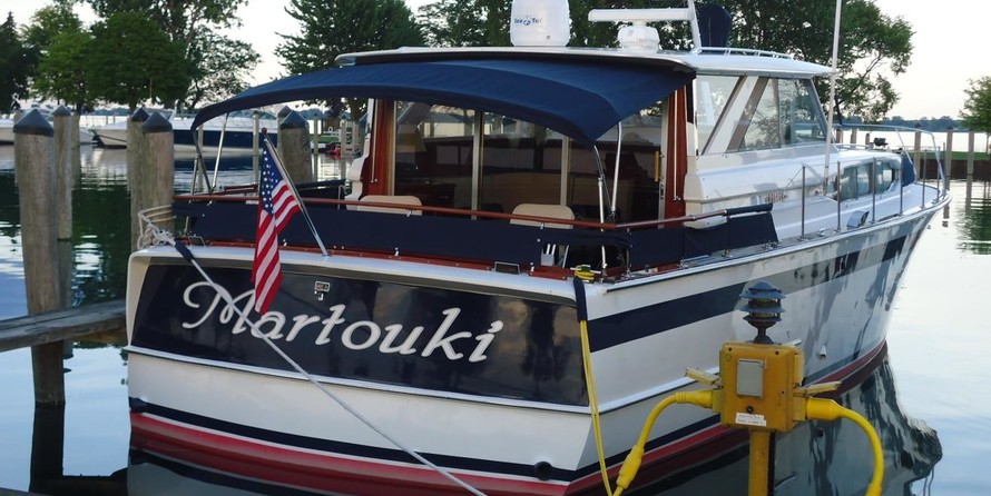 Chris-Craft Roamer Regal Sedan