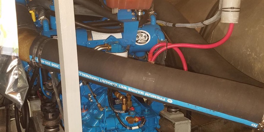 Chris-Craft Roamer Regal Sedan