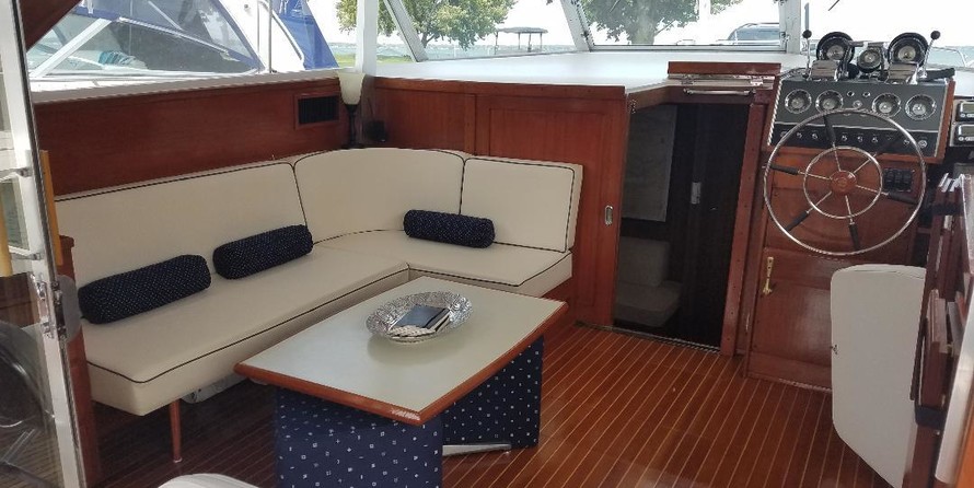 Chris-Craft Roamer Regal Sedan