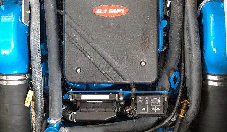 Chris-Craft Roamer Regal Sedan